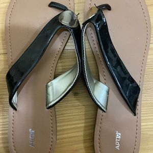 Women’s Sz 8 sandals